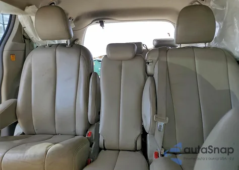 2011 Toyota Sienna Le z USA, uszkodzony, nr VIN 5TDKK3DC9BS024922